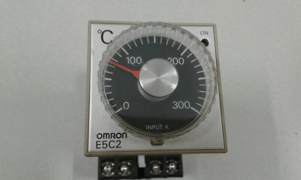 Điều khiển nhiệt độ Omron E5-C2-R20K