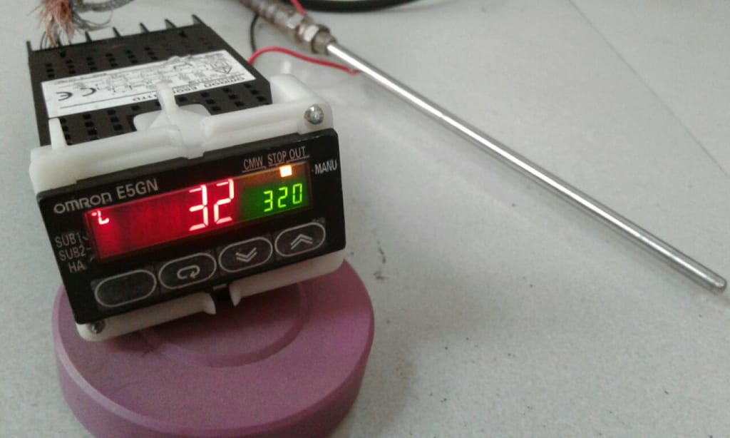 Đồng hồ nhiệt Omron E5EN-R1TD